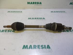 Usagé Arbre de transmission avant gauche Renault Clio III (BR/CR) 1.5 dCi 70 Prix € 60,00 Règlement à la marge proposé par Maresia Parts
