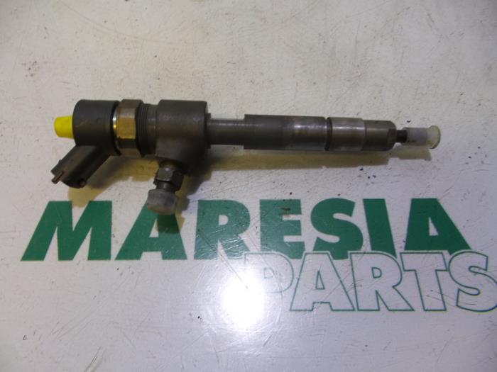 Injector (diesel) from a Alfa Romeo 159 Sportwagon (939BX) 1.9 JTDm 2006