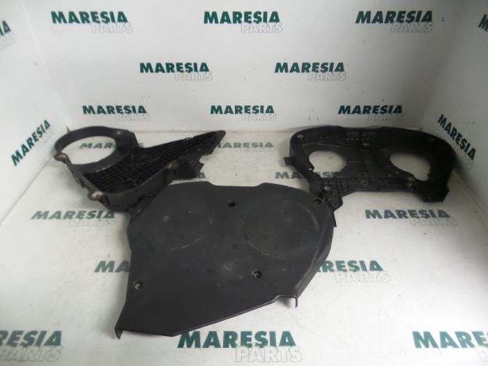 Usagé Couvercle de distribution Peugeot 407 (6D) 1.8 16V Prix € 20,00 Règlement à la marge proposé par Maresia Parts
