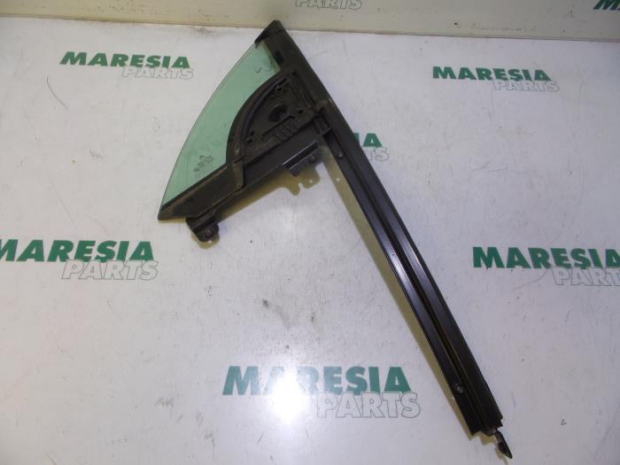 Usados Ventanilla triangular izquierda delante Citroen C3 Pluriel (HB) 1.6 16V Precio € 40,00 Norma de margen ofrecido por Maresia Parts