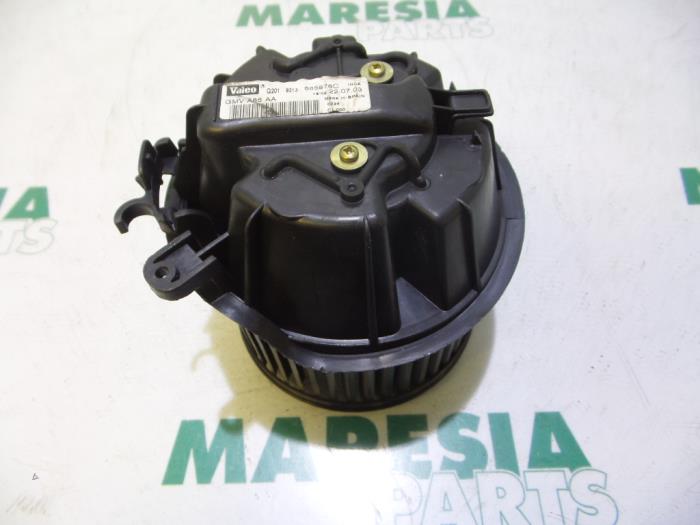 Heating and ventilation fan motor from a Citroën C3 Pluriel (HB) 1.6 16V 2003