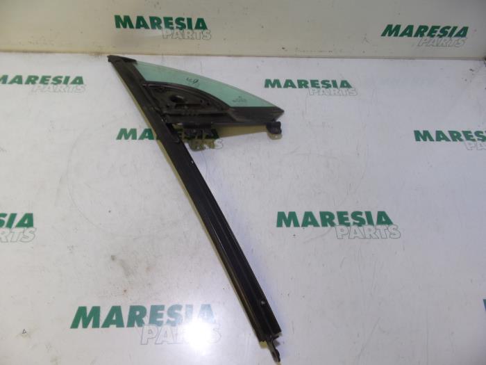 Usados Ventanilla triangular derecha delante Citroen C3 Pluriel (HB) 1.6 16V Precio € 40,00 Norma de margen ofrecido por Maresia Parts