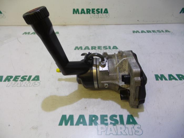 Usagé Pompe de direction Peugeot 308 (4A/C) 1.6 16V THP Autom. Prix € 74,95 Règlement à la marge proposé par Maresia Parts