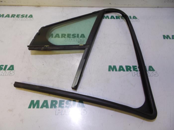 Usados Ventanilla triangular izquierda delante Peugeot 308 (4A/C) 1.6 16V THP Autom. Precio € 45,00 Norma de margen ofrecido por Maresia Parts
