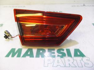 Used Rear fog light Renault Clio IV (5R) 0.9 Energy TCE 90 12V Price € 40,00 Margin scheme offered by Maresia Parts