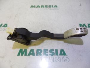 Used Throttle pedal position sensor Peugeot 206 CC (2D) 1.6 HDI 16V FAP Price € 40,00 Margin scheme offered by Maresia Parts