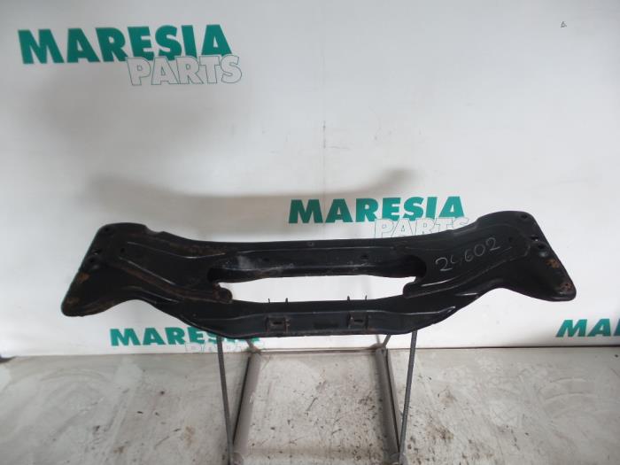 Używane Belka tylna Alfa Romeo 147 (937) 1.6 Twin Spark 16V Cena € 75,00 Procedura marży oferowane przez Maresia Parts