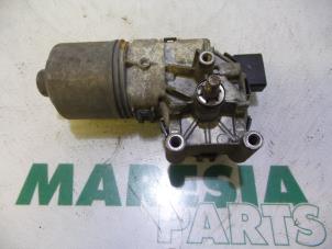 Used Front wiper motor Alfa Romeo 147 (937) 1.6 Twin Spark 16V Price € 35,00 Margin scheme offered by Maresia Parts