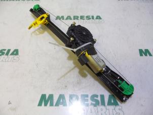 Used Window mechanism 4-door, front right Fiat Idea (350AX) 1.4 16V Price € 50,00 Margin scheme offered by Maresia Parts