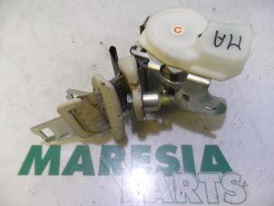 Gebrauchte Sicherheitsgurt Mitte hinten Fiat Idea (350AX) 1.4 16V Preis € 50,00 Margenregelung angeboten von Maresia Parts