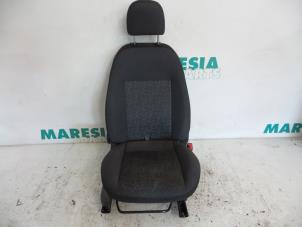 Używane Fotel prawy Fiat Doblo Cargo (263) 1.3 MJ 16V DPF Euro 5 Cena € 157,50 Procedura marży oferowane przez Maresia Parts