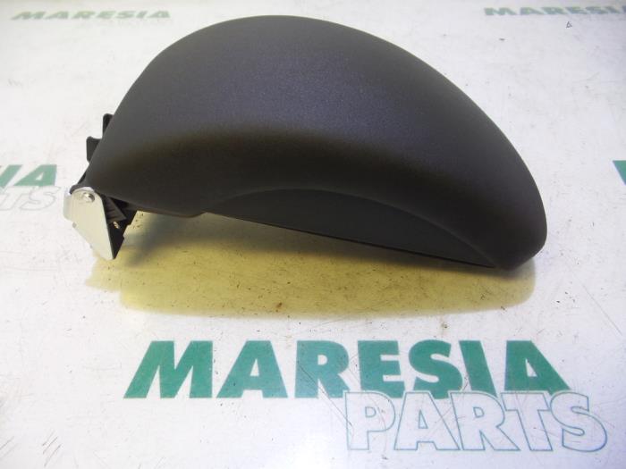 Begagnade Armstöd Citroen C4 Berline (NC) 1.6 16V VTi Pris € 50,00 Marginaltabell erbjuds av Maresia Parts