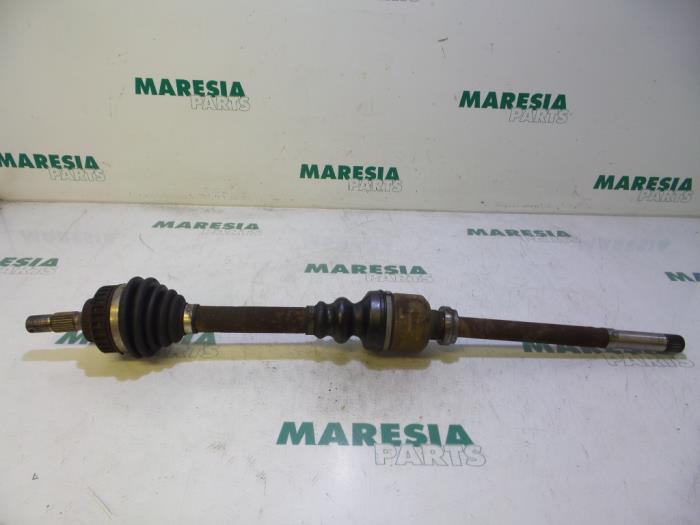 Front drive shaft, right from a Citroën Xsara Picasso (CH) 1.8 16V 2004