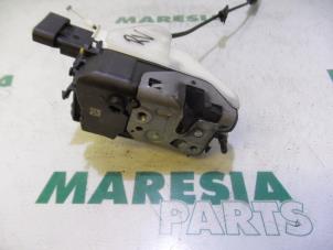 Used Front door lock mechanism 4-door, right Peugeot 308 SW (4E/H) 1.6 VTI 16V Price € 30,00 Margin scheme offered by Maresia Parts