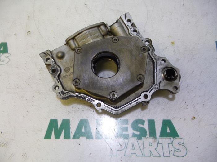 Używane Pompa oleju Fiat Punto Cena € 25,00 Procedura marży oferowane przez Maresia Parts