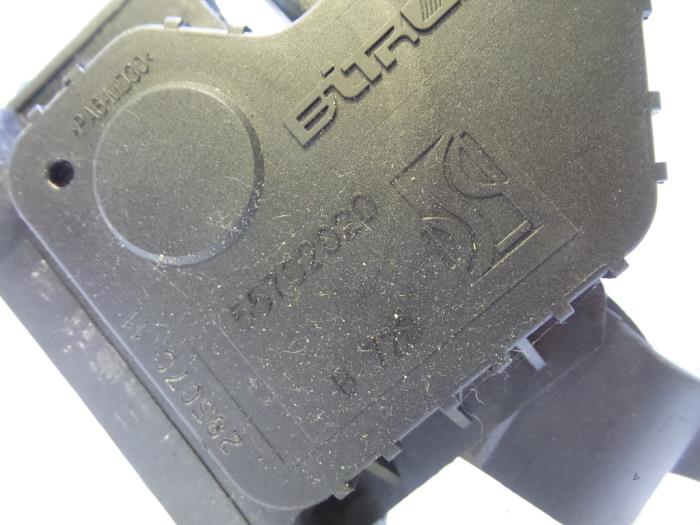 Gaspedalposition Sensor van een Fiat Grande Punto (199) 1.4 T-Jet 16V 2008