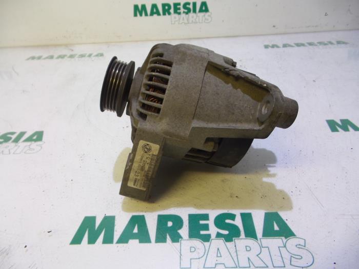 Begagnade Dynamo Fiat Stilo (192A/B) 1.2 16V 3-Drs. Pris € 40,00 Marginaltabell erbjuds av Maresia Parts