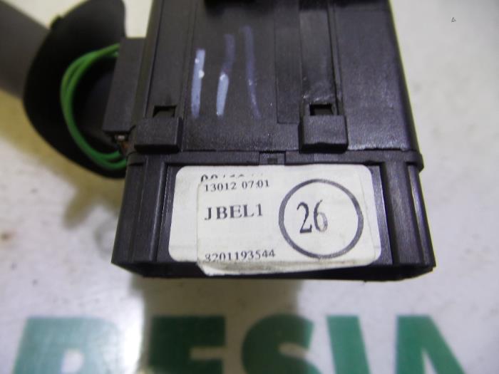 Interruptor de limpiaparabrisas de un Renault Twingo II (CN) 1.2 16V 2012