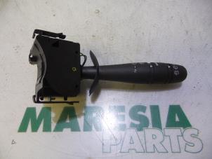 Used Wiper switch Renault Twingo II (CN) 1.2 16V Price € 60,00 Margin scheme offered by Maresia Parts