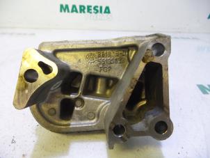 Engine mount from a Fiat Grande Punto (199) 1.4 2007