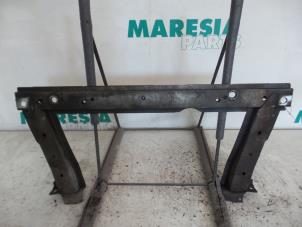 Used Radiator bar Renault Megane II (BM/CM) 2.0 16V Turbo Price € 35,00 Margin scheme offered by Maresia Parts