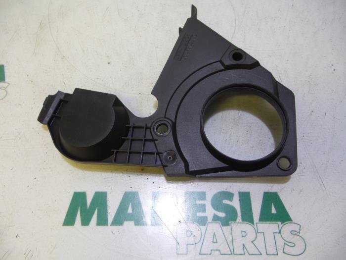 Usagé Couvercle de distribution Peugeot 1007 (KM) 1.4 Prix € 20,00 Règlement à la marge proposé par Maresia Parts