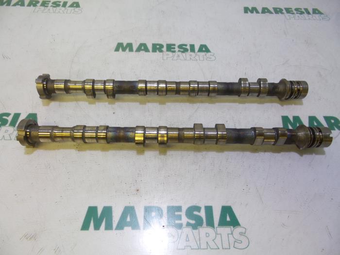 Usagé Arbre à cames Alfa Romeo 159 Sportwagon (939BX) 2.2 JTS 16V Prix € 367,50 Règlement à la marge proposé par Maresia Parts