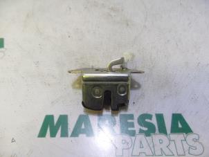 Usados Mecanismo de cierre del portón trasero Fiat Panda (169) 1.2, Classic Precio € 25,00 Norma de margen ofrecido por Maresia Parts