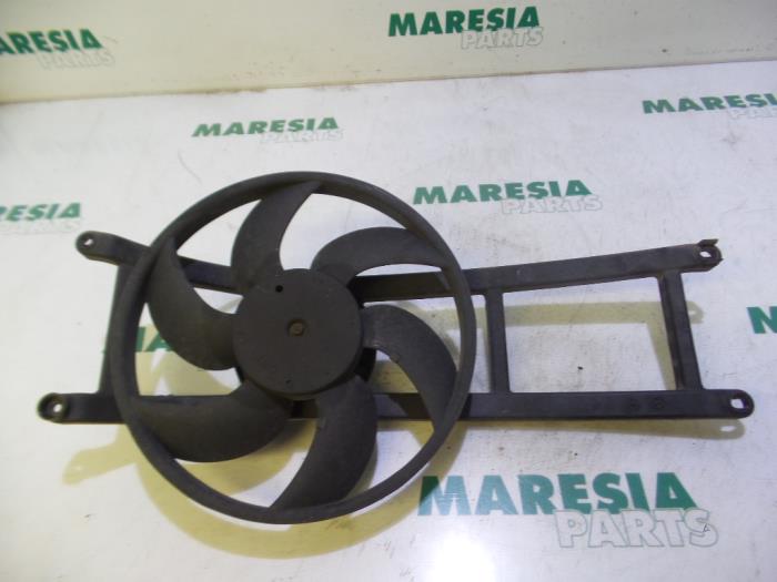 Używane Silnik wentylatora Fiat Panda (169) 1.2, Classic Cena € 25,00 Procedura marży oferowane przez Maresia Parts