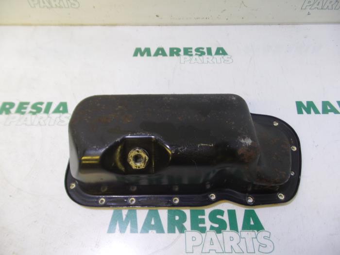Gebrauchte Ölwanne Peugeot 206 (2A/C/H/J/S) 1.4 XR,XS,XT,Gentry Preis € 25,00 Margenregelung angeboten von Maresia Parts