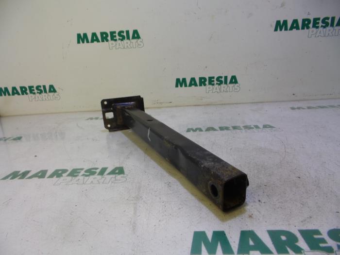 Usados Subchasis Peugeot 207/207+ (WA/WC/WM) 1.4 16V Precio € 20,00 Norma de margen ofrecido por Maresia Parts