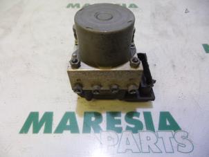 Usagé Pompe ABS Citroen C4 Berline (LC) 1.6 16V Prix € 105,00 Règlement à la marge proposé par Maresia Parts