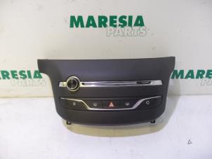 Used Radio CD player Peugeot 308 (L3/L8/LB/LH/LP) 1.6 16V THP Price € 105,00 Margin scheme offered by Maresia Parts