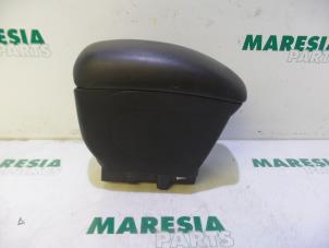 Used Armrest Citroen C4 Berline (LC) 1.6 16V Price € 75,00 Margin scheme offered by Maresia Parts