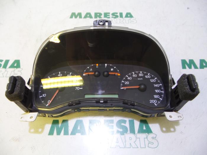 Używane Tablica rozdzielcza Fiat Punto II (188) 1.2 60 S 5-Drs. Cena € 25,00 Procedura marży oferowane przez Maresia Parts