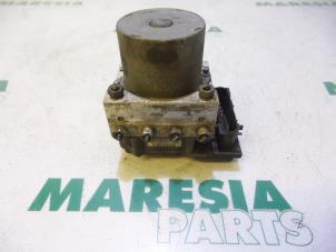 Używane Pompa ABS Renault Megane II (LM) 1.5 dCi 80 Cena € 75,00 Procedura marży oferowane przez Maresia Parts