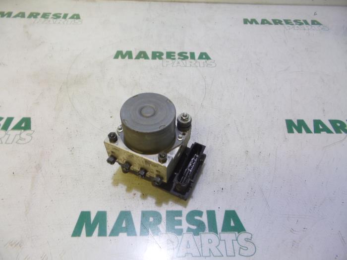 Used ABS pump Peugeot 107 1.0 12V Price € 25,00 Margin scheme offered by Maresia Parts
