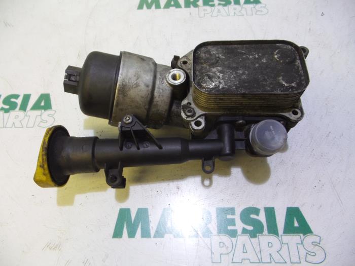 Oil filter holder from a Fiat Grande Punto (199) 1.3 JTD Multijet 16V VGT 2007