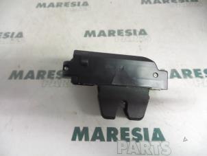 Usagé Serrure de coffre Citroen Xsara Picasso (CH) 1.8 16V Prix € 20,00 Règlement à la marge proposé par Maresia Parts