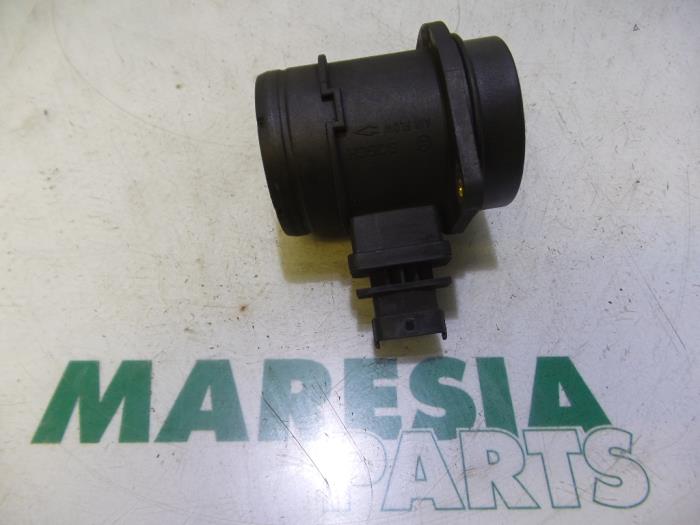 Gebrauchte Luftmengenmesser Fiat Doblo Cargo (263) 1.3 MJ 16V Euro 4 Preis € 65,00 Margenregelung angeboten von Maresia Parts