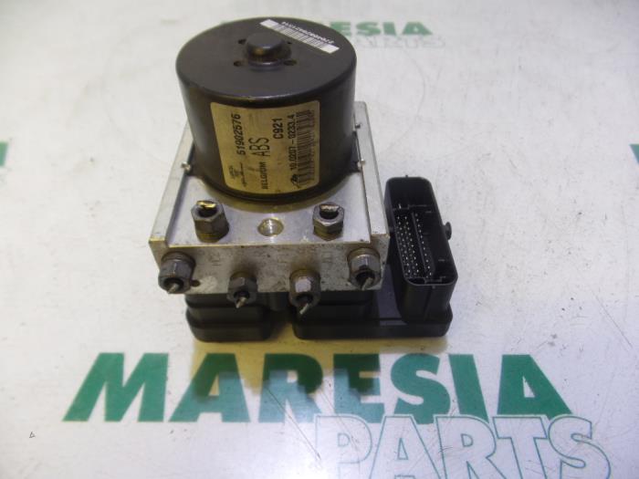 Usagé Pompe ABS Fiat Doblo Cargo (263) 1.3 MJ 16V Euro 4 Prix € 60,00 Règlement à la marge proposé par Maresia Parts