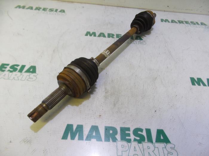 Front drive shaft, left from a Citroën C1 1.0 12V 2011