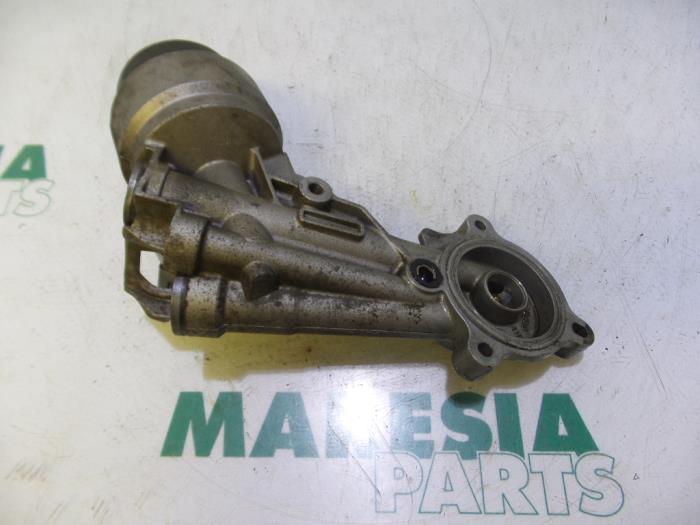 Gebrauchte Ölfilterhalter Peugeot 206 SW (2E/K) 1.4 16V Preis € 35,00 Margenregelung angeboten von Maresia Parts