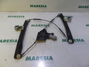 Używane Mechanizm szyby lewej przedniej wersja 4-drzwiowa Alfa Romeo 159 (939AX) 3.2 JTS V6 24V Q4 Cena € 50,00 Procedura marży oferowane przez Maresia Parts