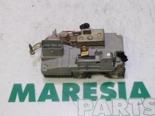 Usagé Serrure portière mécanique 4portes avant gauche Citroen C8 (EA/EB) 2.0 16V Prix € 35,00 Règlement à la marge proposé par Maresia Parts