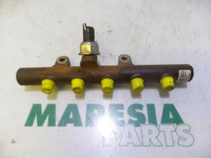 Used Fuel injector nozzle Renault Clio III (BR/CR) 1.5 dCi FAP Price € 75,00 Margin scheme offered by Maresia Parts