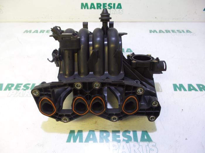 Używane Kolektor dolotowy Fiat Grande Punto (199) 1.4 Cena € 105,00 Procedura marży oferowane przez Maresia Parts
