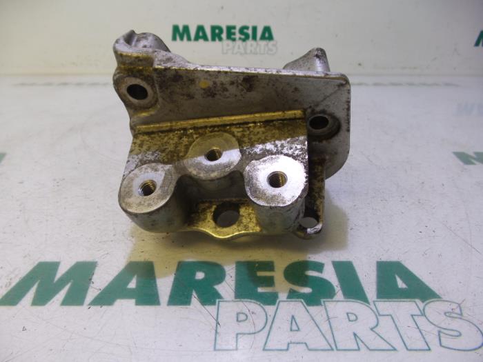 Gebrauchte Motorlager Fiat Grande Punto (199) 1.4 Preis € 20,00 Margenregelung angeboten von Maresia Parts