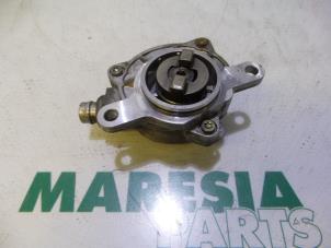 Used Vacuum pump (diesel) Renault Master III (FD/HD) 2.5 dCi 16V 100 Price € 50,00 Margin scheme offered by Maresia Parts