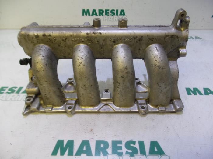 Używane Kolektor dolotowy Renault Megane II (BM/CM) 2.0 16V Turbo Cena € 75,00 Procedura marży oferowane przez Maresia Parts